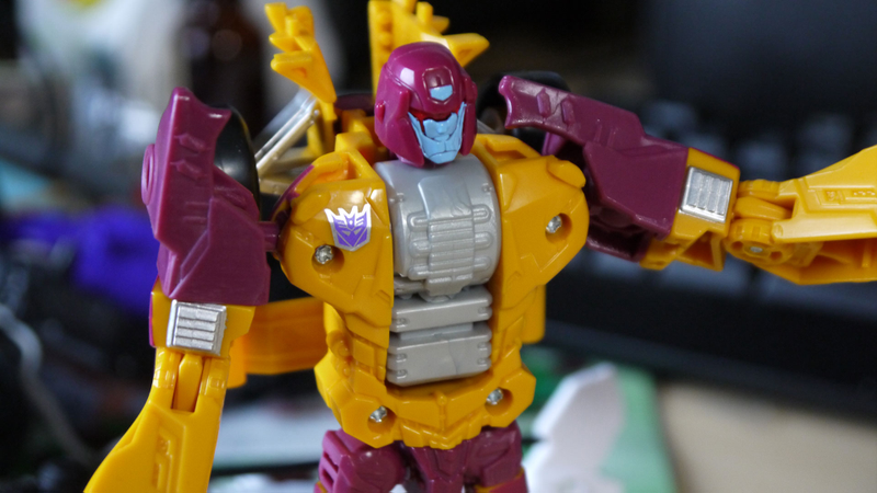 Illustration for article titled The Latest Transformers Line Combines Everything '80s Kids Loved
